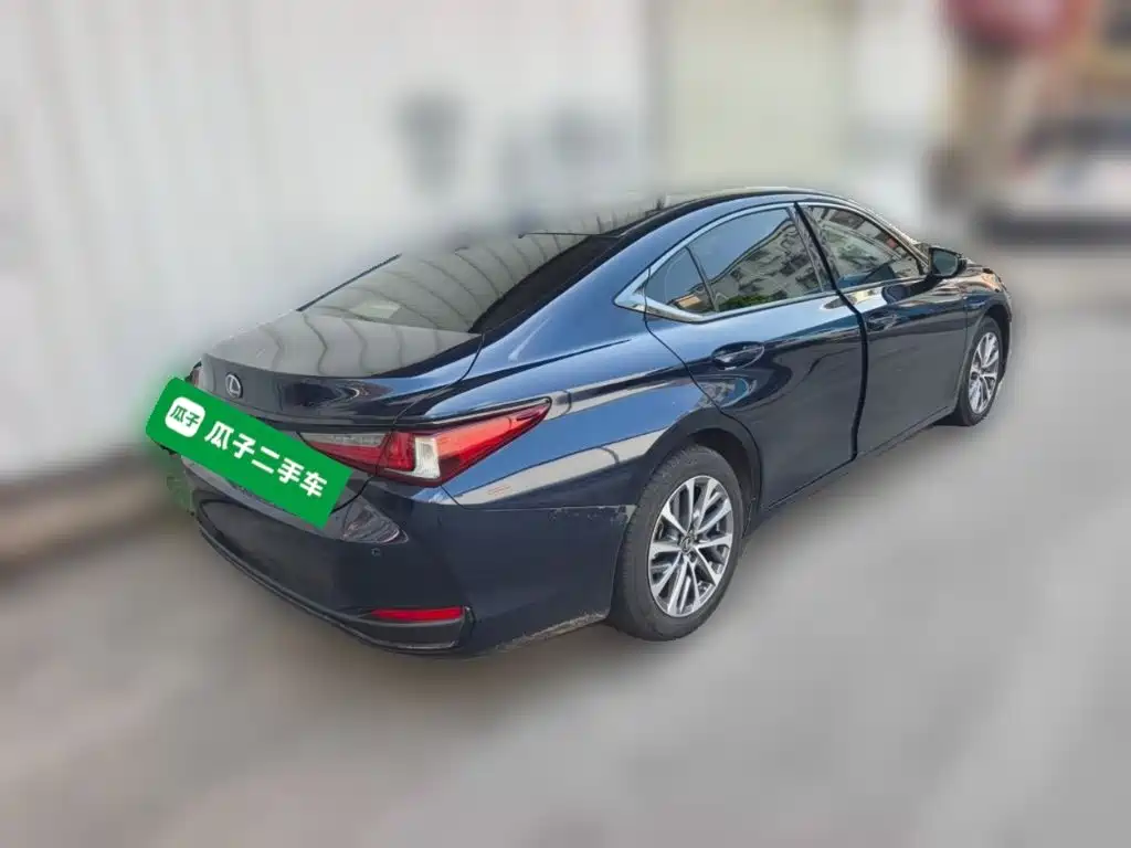 Lexus ES 2023 200 Superior Edition купить на сайте DeffCars