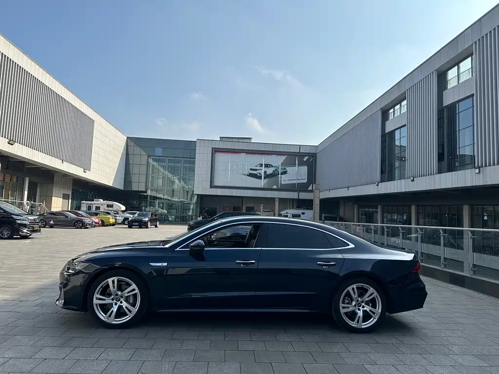 Audi A7L 2024 45 TFSI quattro luxury model купить на сайте DeffCars