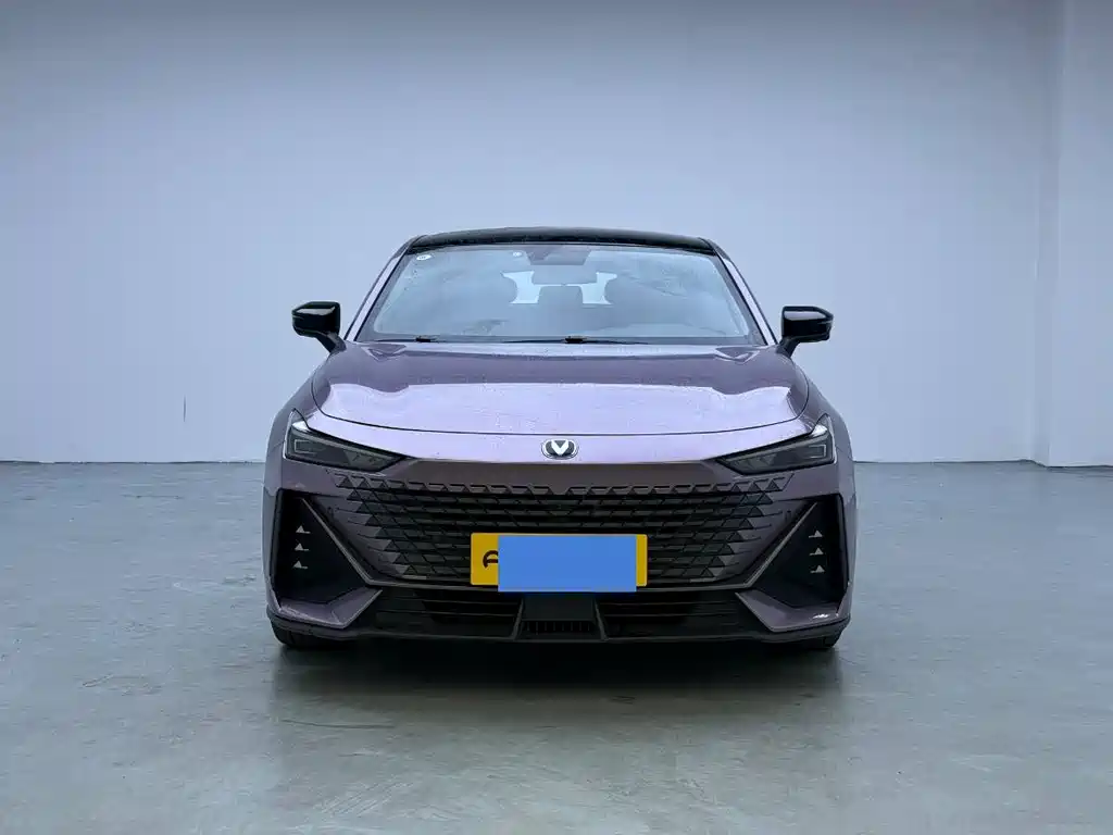 Changan UNI-V 2022 1.5T premium model купить на сайте DeffCars