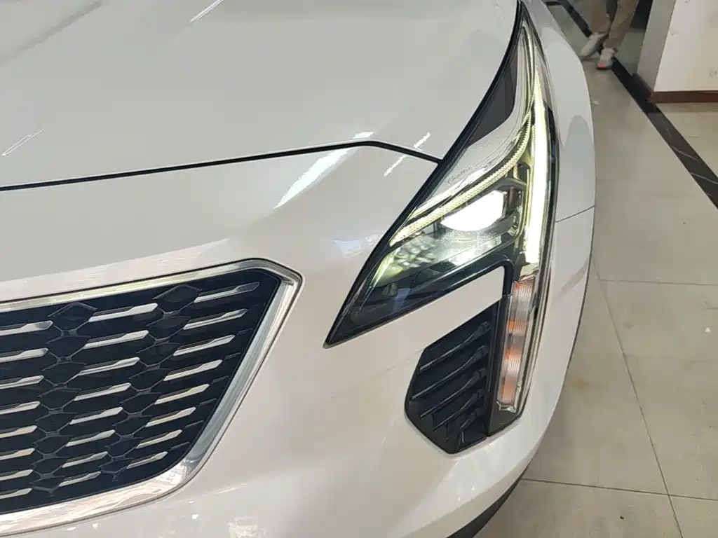 Cadillac XT4 2022 28T two-wheel drive fashion model купить на сайте DeffCars