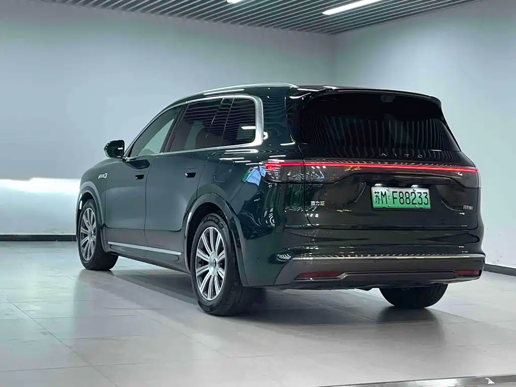 Wenjie M8 2025 extended range Max+ version 53.4kWh 5-seater version (192-line lidar) купить на сайте DeffCars