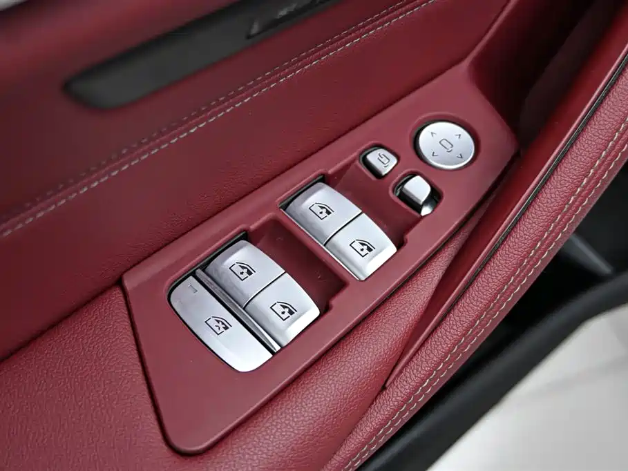 BMW 5 Series 2023 530Li Leading M Sports Package купить на сайте DeffCars