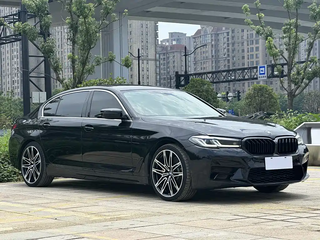BMW 5 Series New Energy 2021 535Le Deluxe Package купить на сайте DeffCars