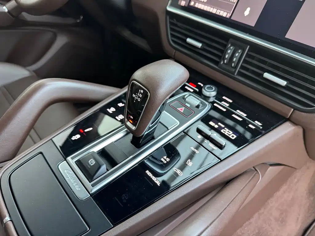 Cayenne New Energy 2020 Cayenne E-Hybrid 2.0T купить на сайте DeffCars