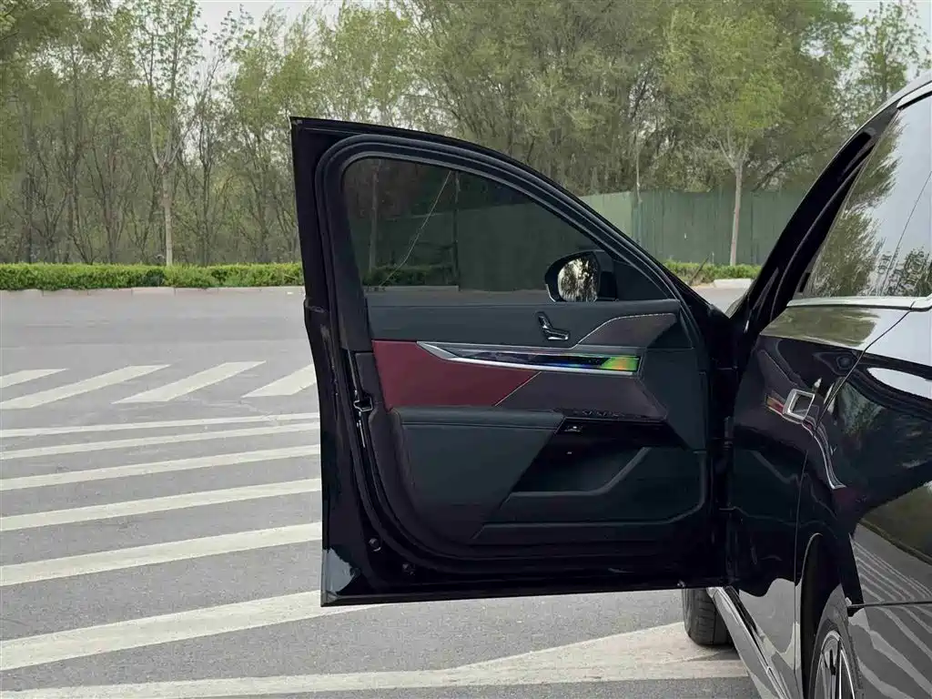 BMW 7 Series 2023 740Li Leading M Sports Package купить на сайте DeffCars