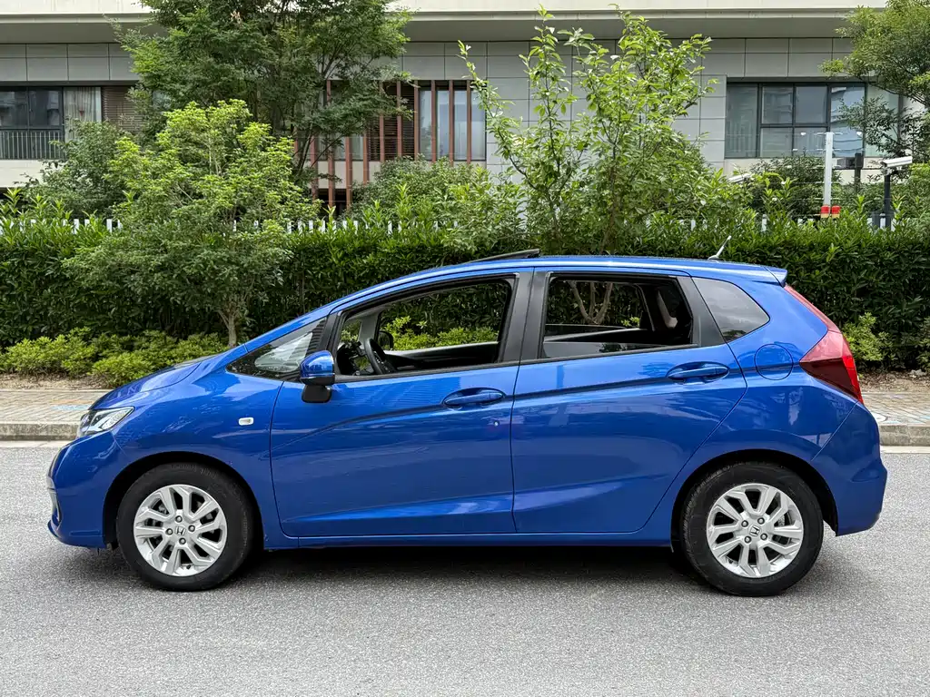 Fit 2018 1.5L CVT Comfort Sunroof Edition купить на сайте DeffCars