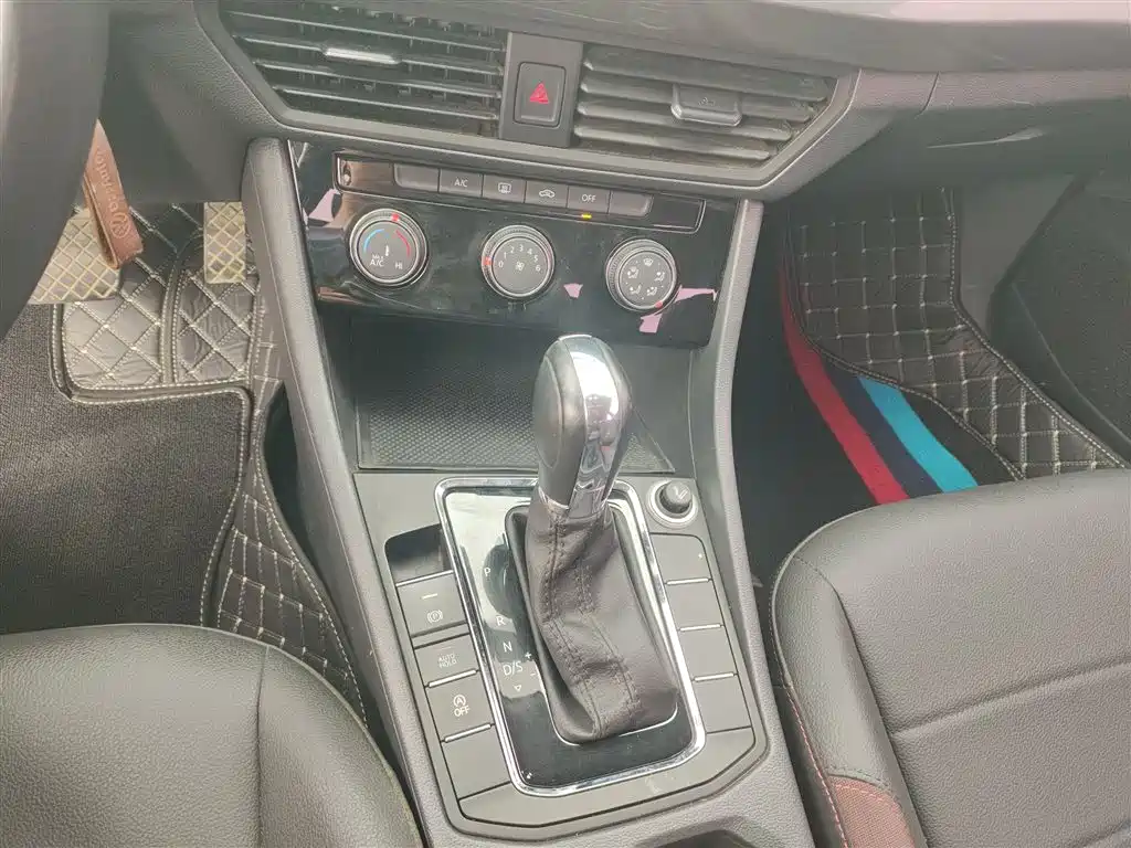 Bora 2020 1.5L automatic comfort model купить на сайте DeffCars