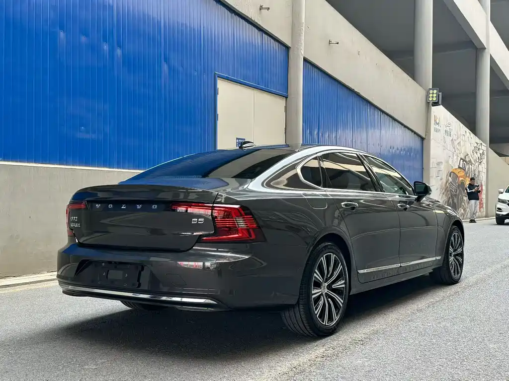 Volvo S90 2021 B5 Zhiyuan Luxury Edition купить на сайте DeffCars