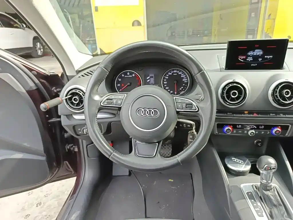 Audi A3 2015 Sportback 35 TFSI Millionaire Commemorative Comfort Model купить на сайте DeffCars