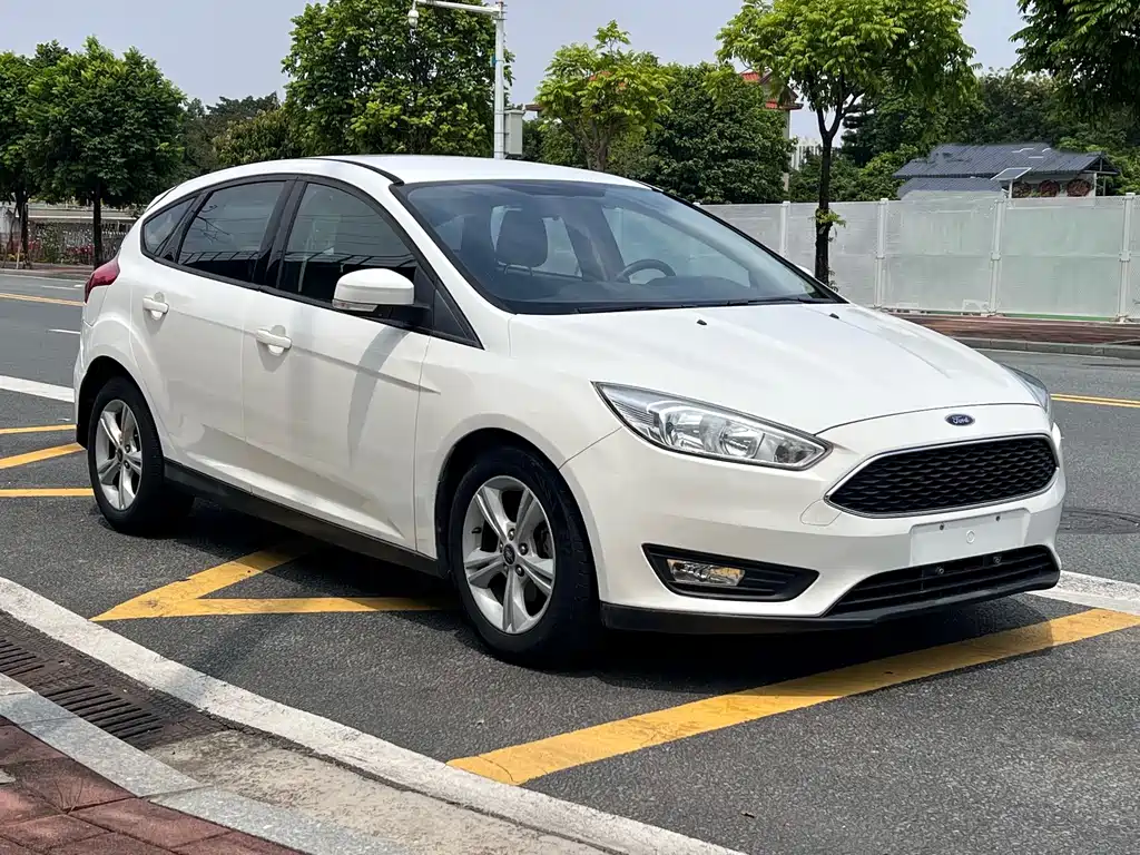 Focus 2017 hatchback 1.6L automatic comfort smart mobility version купить на сайте DeffCars