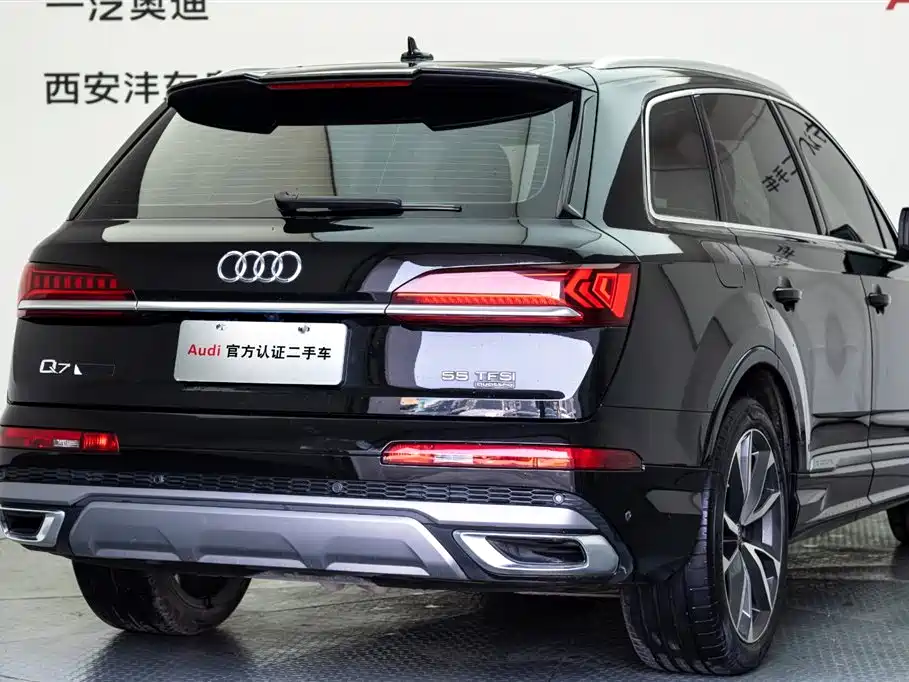 Audi Q7 2023 55 TFSI quattro S line sports купить на сайте DeffCars
