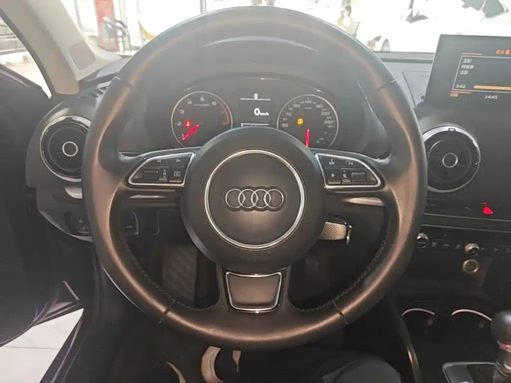 Audi A3 2015 Limousine 35 TFSI Million Commemorative Comfort Model купить на сайте DeffCars