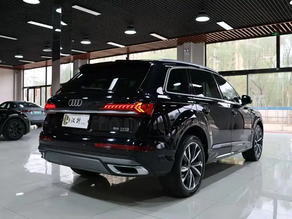 Audi Q7 2021 55 TFSI quattro S line sports version купить на сайте DeffCars