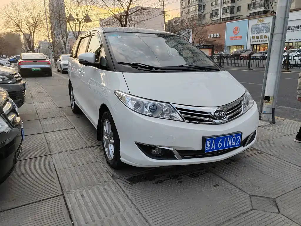 BYD M6 2015 2.4L Automatic Premium Edition купить на сайте DeffCars