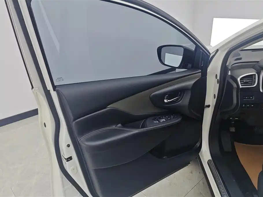 Loulan 2021 2.5L XL 2WD Intelligent Connected Deluxe Edition купить на сайте DeffCars