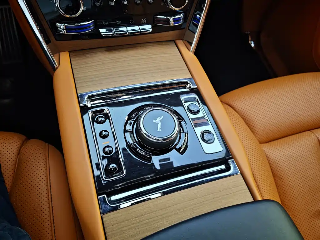 Cullinan 2018 five-seater version купить на сайте DeffCars