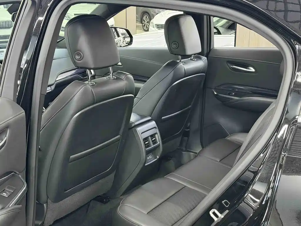 Cadillac XT4 2021 28T two-wheel drive technology купить на сайте DeffCars