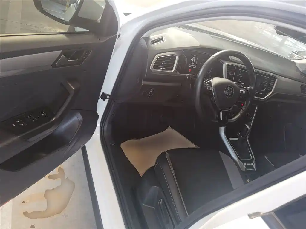 T-ROC 2019 230TSI DSG two-wheel drive aggressive model National VI купить на сайте DeffCars