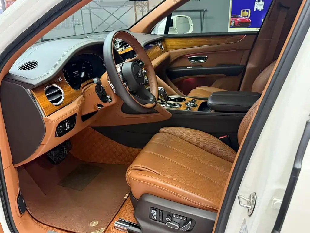 Bentayga plug-in hybrid 2021 3.0T PHEV купить на сайте DeffCars