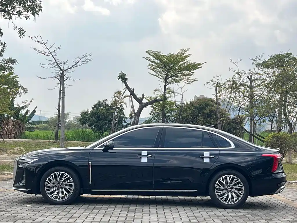 Hongqi H5 2023 2.0T Automatic Zhilianqichang Edition купить на сайте DeffCars