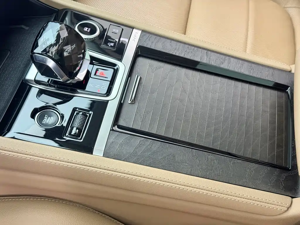 Jaguar XFL 2022 XFL 2.0T P250 two-wheel drive exclusive luxury version купить на сайте DeffCars