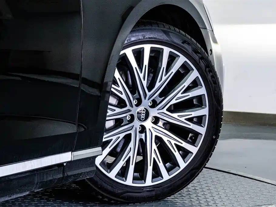Audi A8 2025 A8L 50 TFSI quattro Premium Selection купить на сайте DeffCars