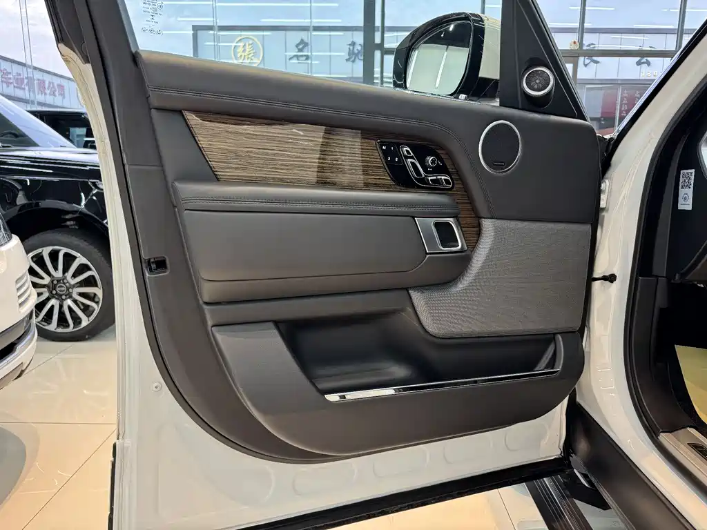 Range Rover 2018 3.0 SC V6 Vogue SE Genesis Extended Edition купить на сайте DeffCars