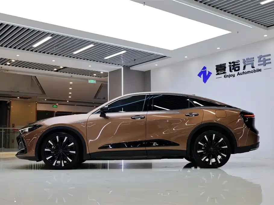 Crown SportCross 2023 2.4T SportCross HEV four-wheel drive extreme version купить на сайте DeffCars