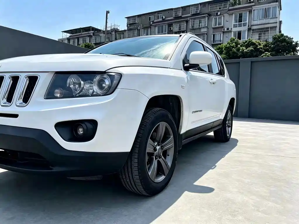 Compass (imported) 2014 facelift 2.4L four-wheel drive comfort version купить на сайте DeffCars