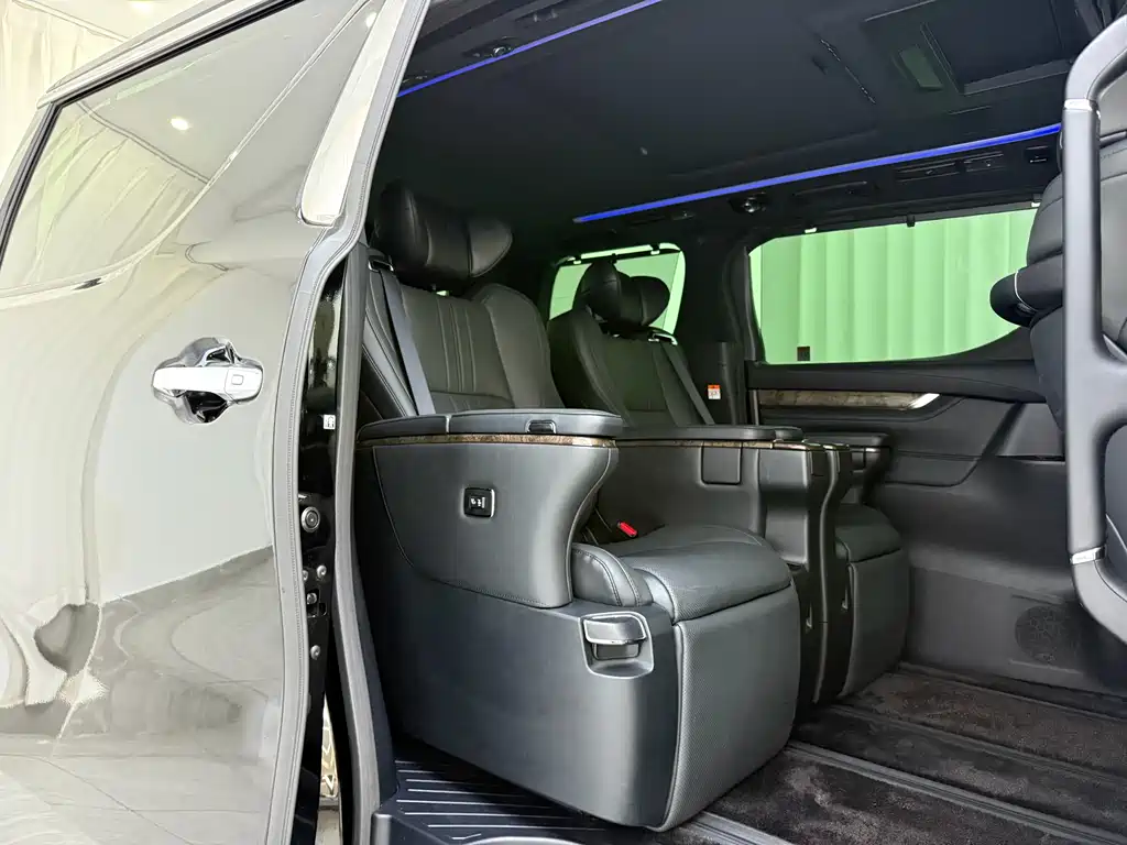 Wilfa 2023 Crown Dual Engine 2.5L HV Premium Edition купить на сайте DeffCars