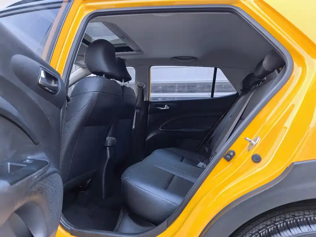Yipao 2021 1.4L CVT sunroof model купить на сайте DeffCars
