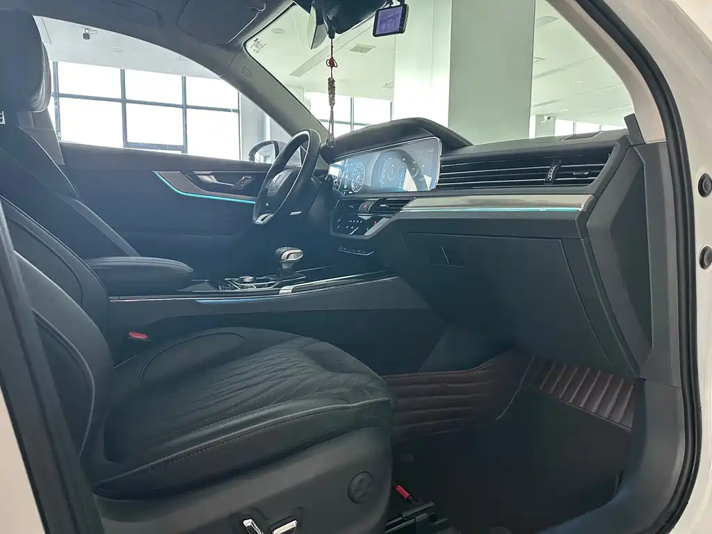 Hongqi HS5 2022 2.0T Zhilian Flagship Edition купить на сайте DeffCars