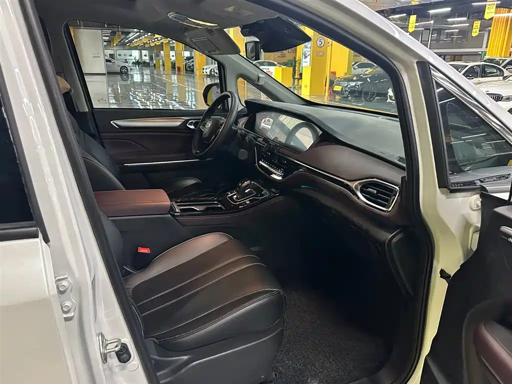 Trumpchi M6 2023 PRO 270T DCT Premium Edition купить на сайте DeffCars