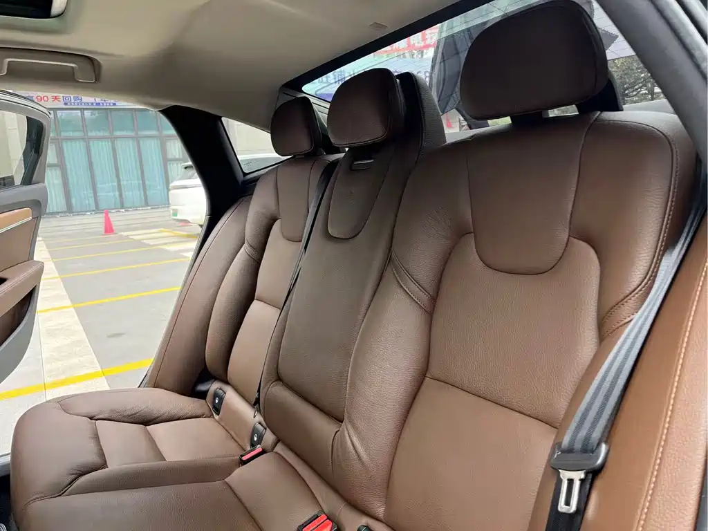 Volvo S90 2018 T5 Zhiya Edition купить на сайте DeffCars