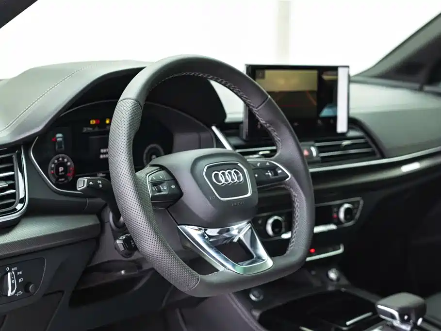 Audi Q5L 2026 45th Anniversary Collector's Edition 45 TFSI Luxurious and Dynamic купить на сайте DeffCars