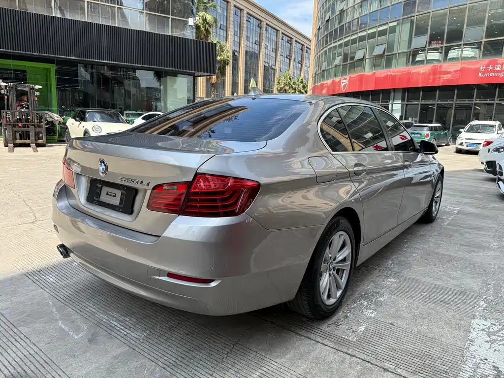 BMW 5 Series 2017 525Li Leading купить на сайте DeffCars