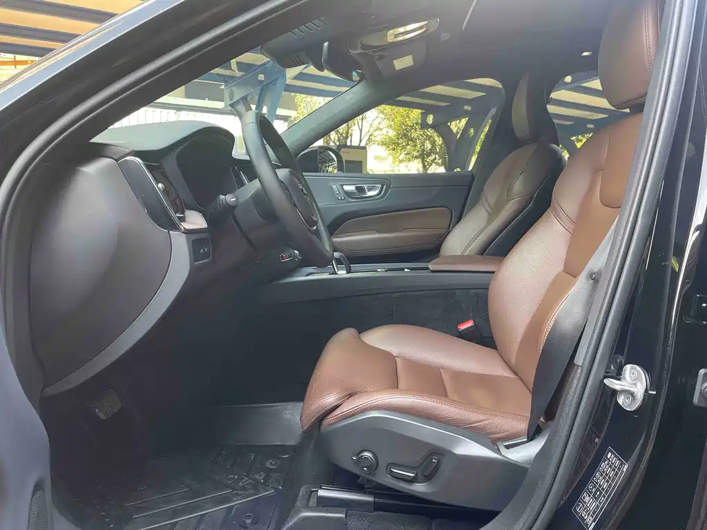 Volvo XC60 plug-in hybrid 2023 T8 plug-in hybrid long-range four-wheel drive Zhiyuan luxury version купить на сайте DeffCars