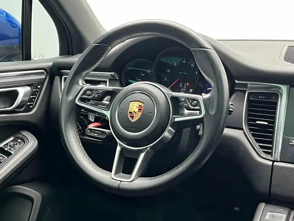 Macan 2017 Macan 2.0T купить на сайте DeffCars