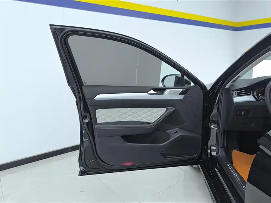 Magotan 2023 2 million commemorative edition 330TSI DSG luxury model купить на сайте DeffCars