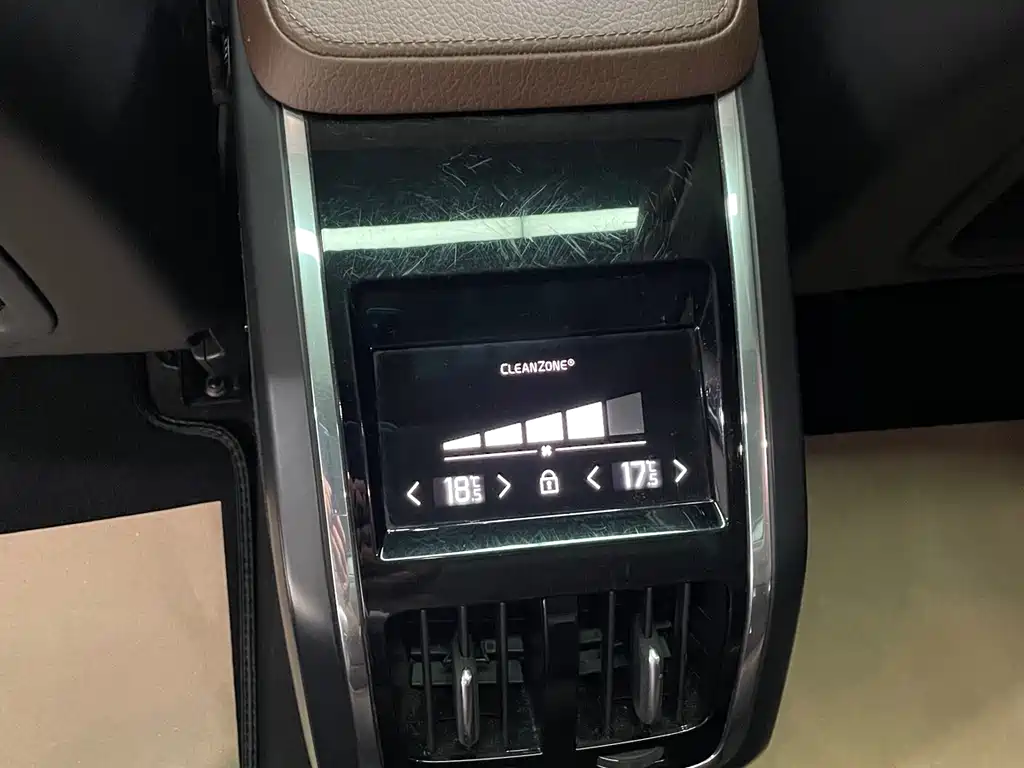 Volvo S90 2020 T5 Zhiyuan Luxury Edition купить на сайте DeffCars