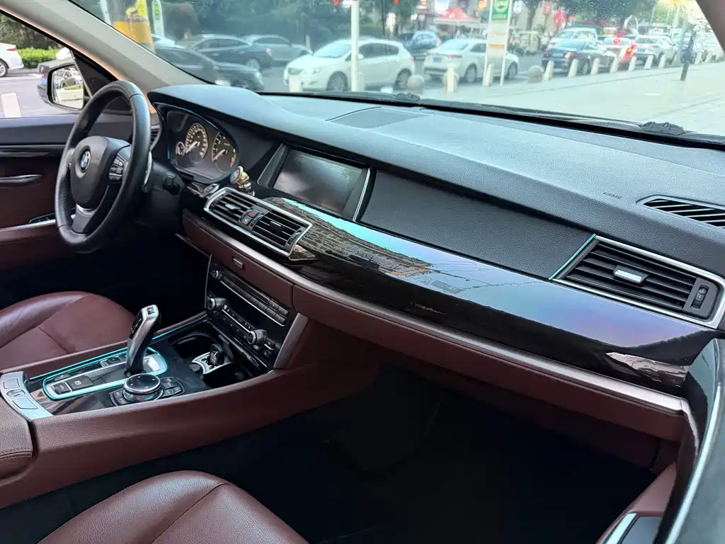 BMW 5 Series GT 2014 535i Leading Model купить на сайте DeffCars