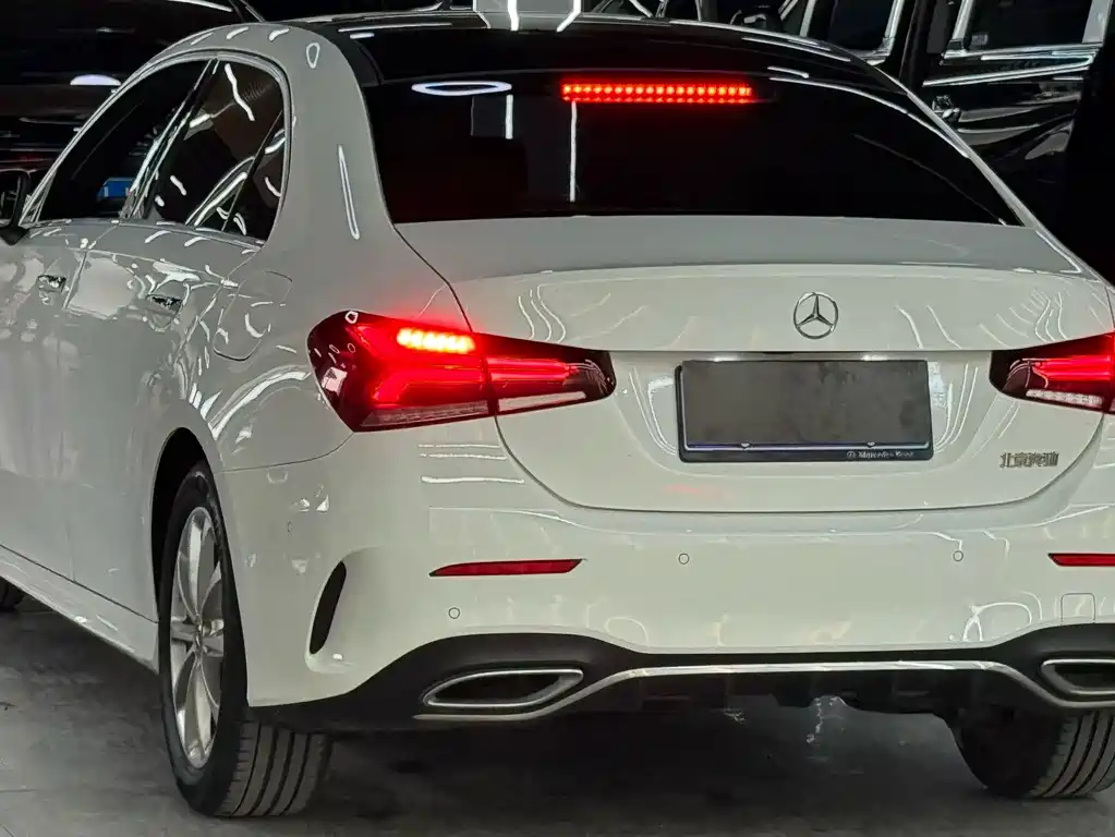 Mercedes A-Class 2021 A200L Sport Sedan Fashion Edition купить на сайте DeffCars