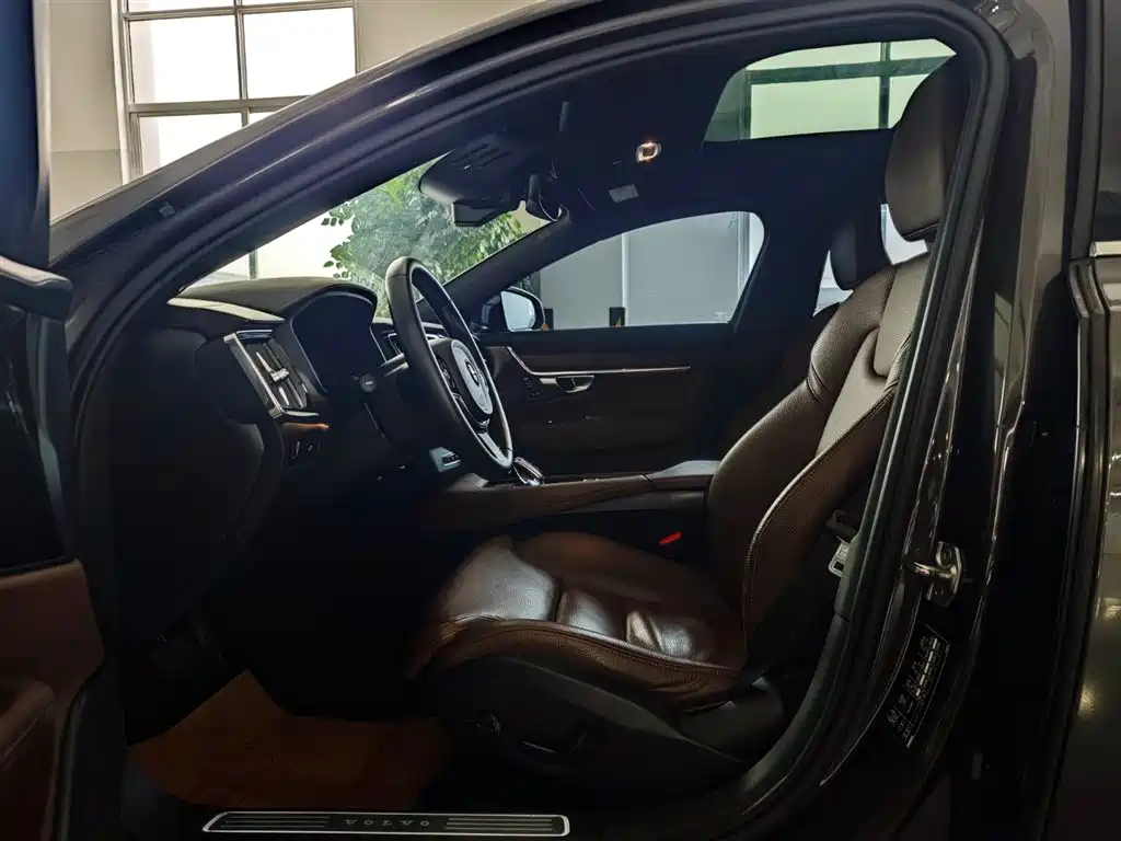 Volvo S90 2021 B5 Zhiyuan Luxury Edition купить на сайте DeffCars