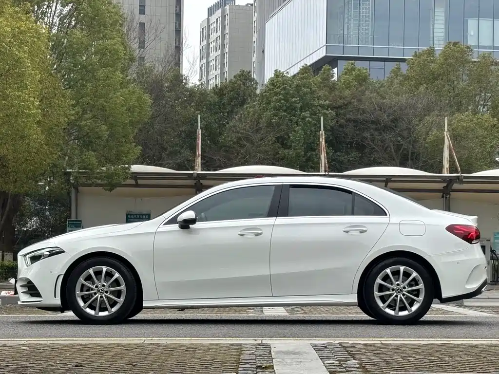 Mercedes-Benz A-Class 2021 A 200 L Sports Sedan Fashionable купить на сайте DeffCars