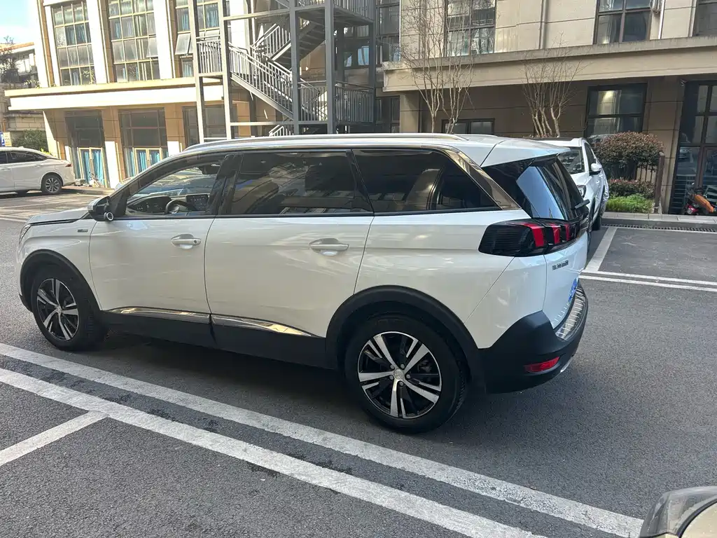 Peugeot 5008 2017 350THP 7-seater Elite Edition купить на сайте DeffCars