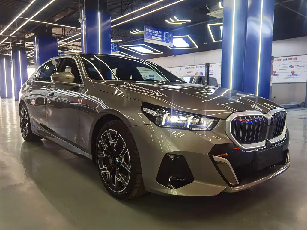 BMW 5 Series 2025 530Li Exclusive M Sports Package купить на сайте DeffCars