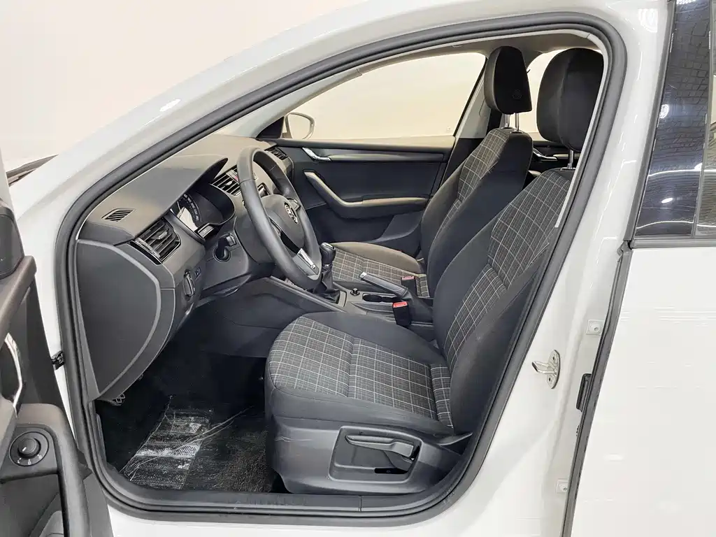 Octavia 2019 1.5L manual standard version National VI купить на сайте DeffCars