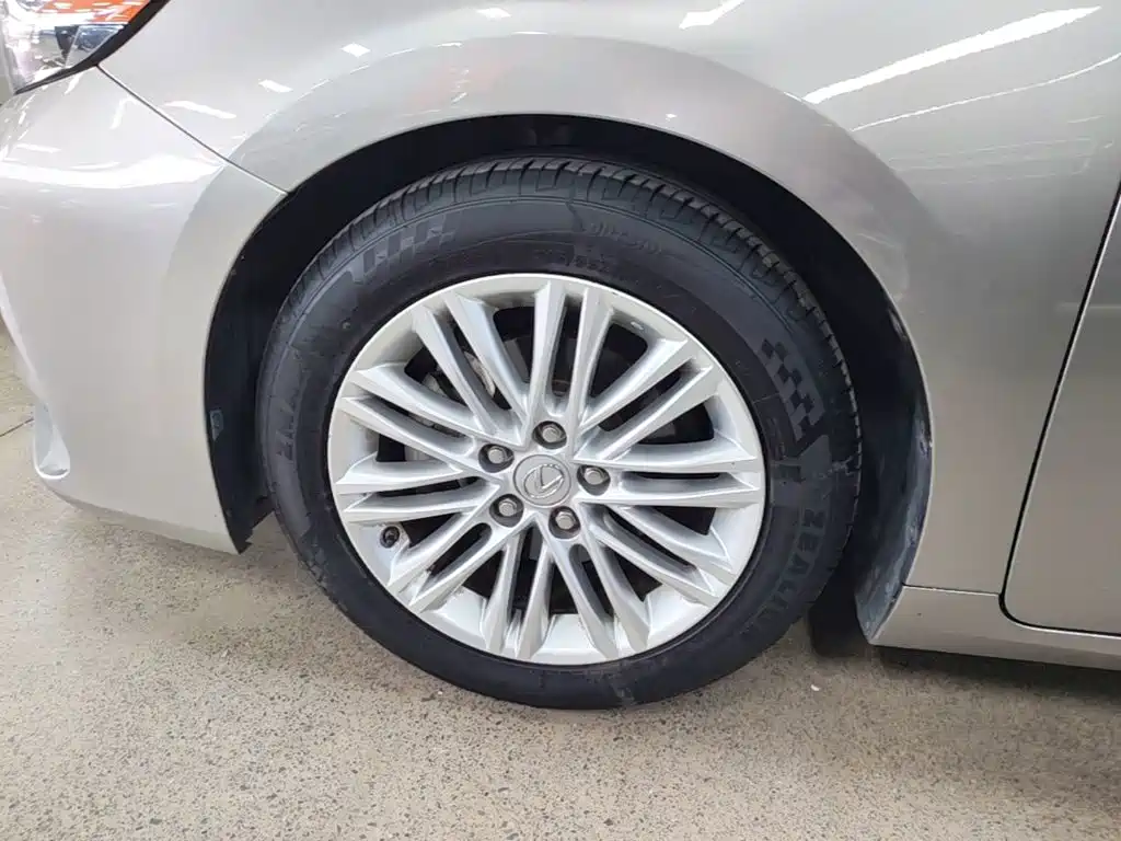 Lexus ES 2015 200 Elite Edition купить на сайте DeffCars