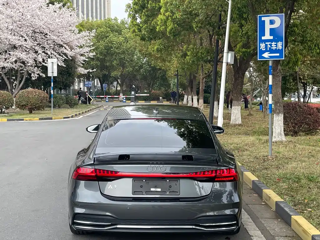 Audi A7 2023 45 TFSI Premium Selection купить на сайте DeffCars