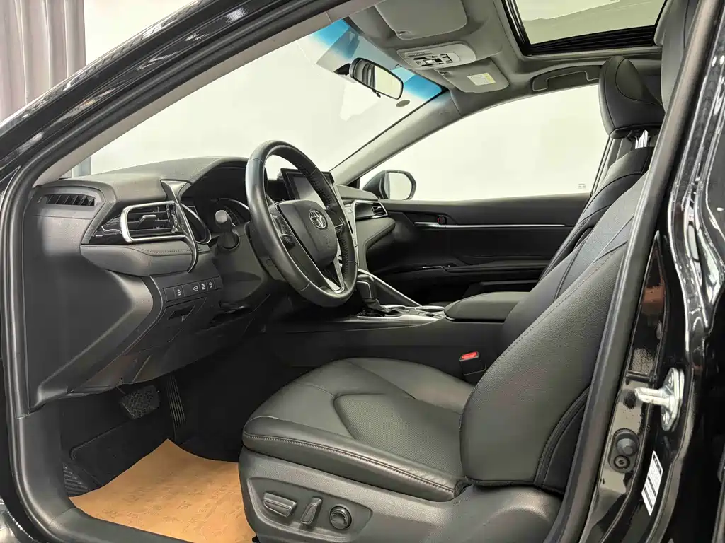 Camry 2022 2.0GVP Leading Edition купить на сайте DeffCars